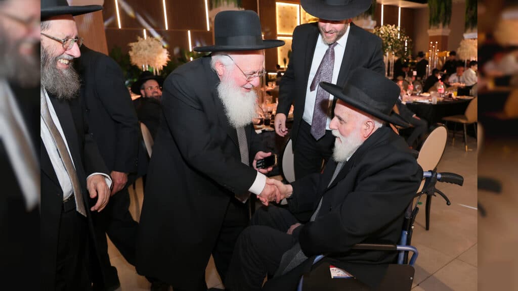 גלריה: רב קהילת חניכי הישיבות באלעד השיא את בנו