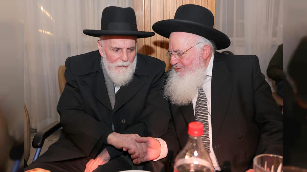 גלריה: רב קהילת חניכי הישיבות באלעד השיא את בנו