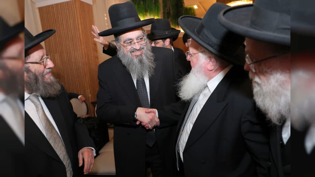 גלריה: רב קהילת חניכי הישיבות באלעד השיא את בנו