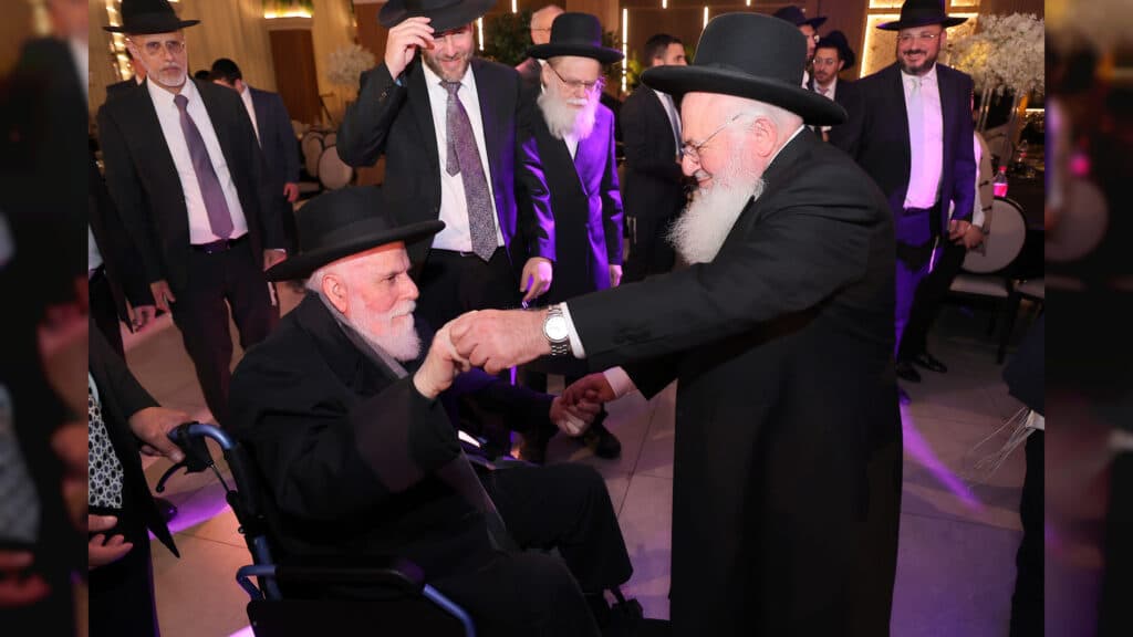 גלריה: רב קהילת חניכי הישיבות באלעד השיא את בנו