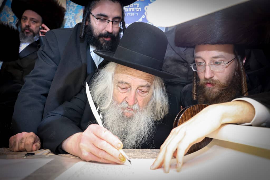 מעמד הכנסת ספר תורה להיכל בית המדרש הגדול רחמסטריווקה