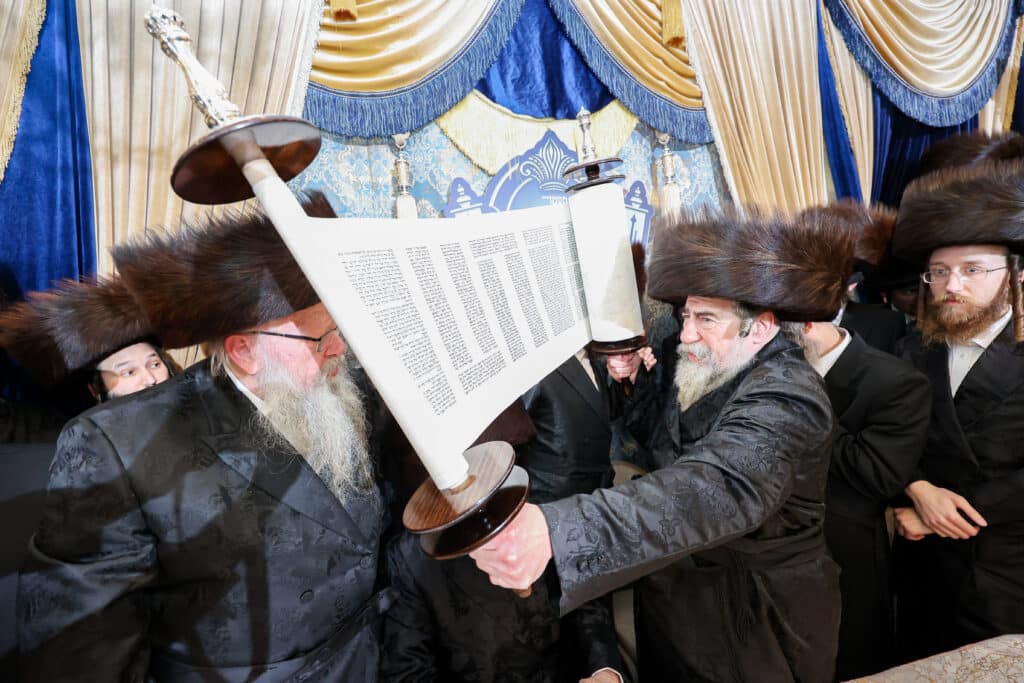 מעמד הכנסת ספר תורה להיכל בית המדרש הגדול רחמסטריווקה