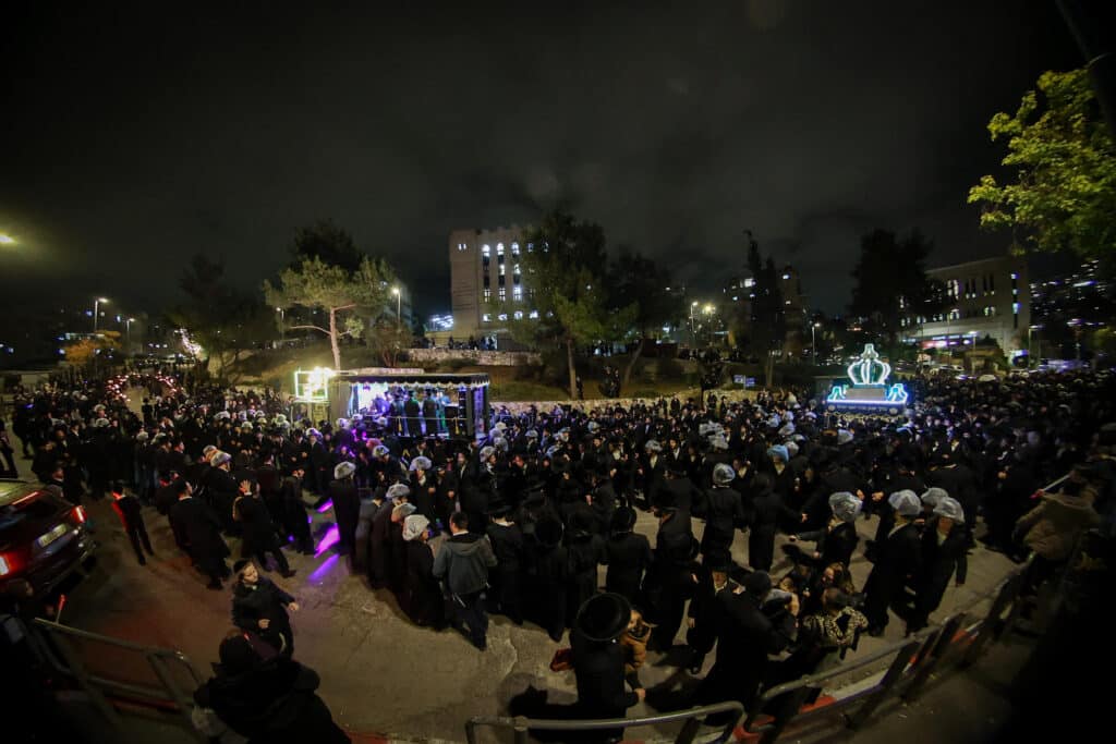 מעמד הכנסת ספר תורה להיכל בית המדרש הגדול רחמסטריווקה