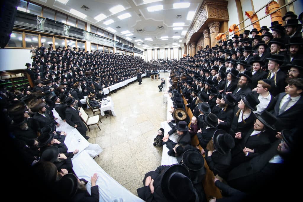 מעמד הכנסת ספר תורה להיכל בית המדרש הגדול רחמסטריווקה