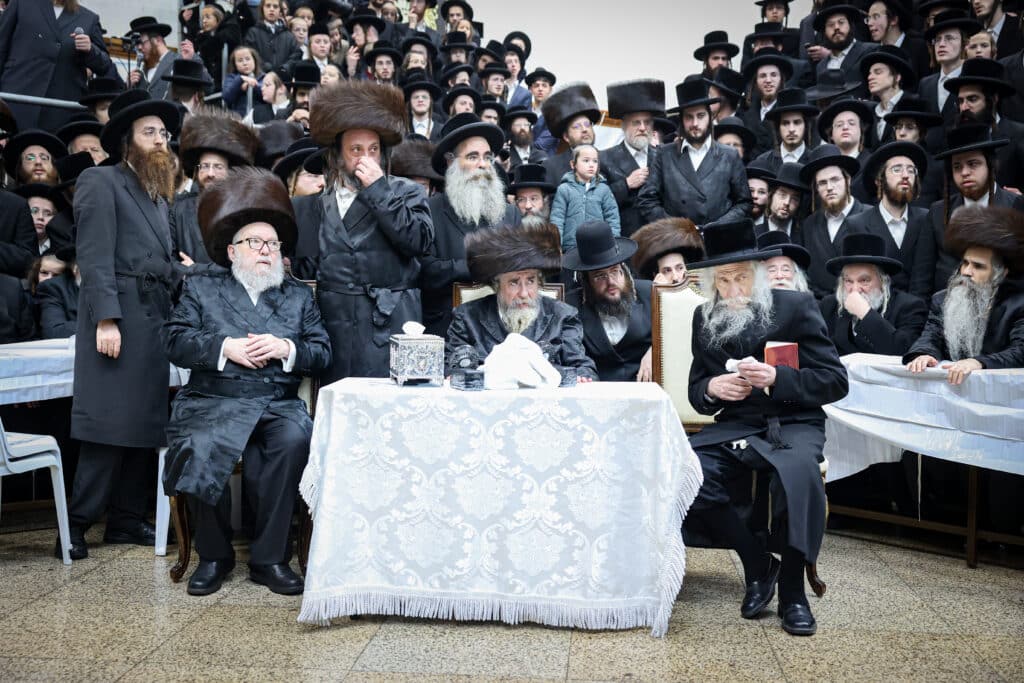 מעמד הכנסת ספר תורה להיכל בית המדרש הגדול רחמסטריווקה