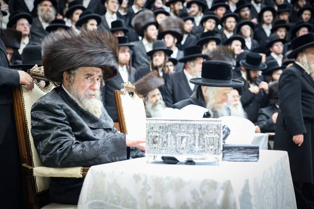 מעמד הכנסת ספר תורה להיכל בית המדרש הגדול רחמסטריווקה