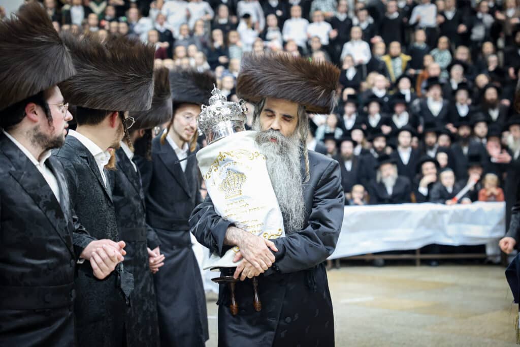מעמד הכנסת ספר תורה להיכל בית המדרש הגדול רחמסטריווקה