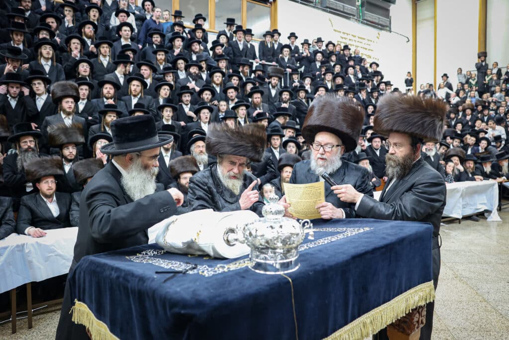 מעמד הכנסת ספר תורה להיכל בית המדרש הגדול רחמסטריווקה