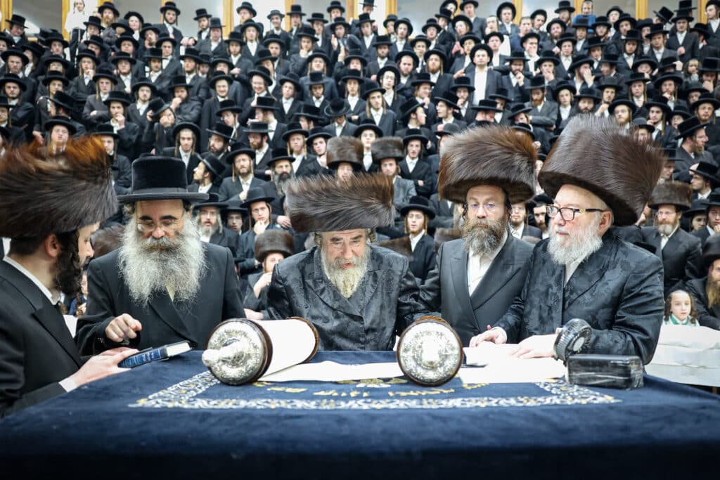 מעמד הכנסת ספר תורה להיכל בית המדרש הגדול רחמסטריווקה