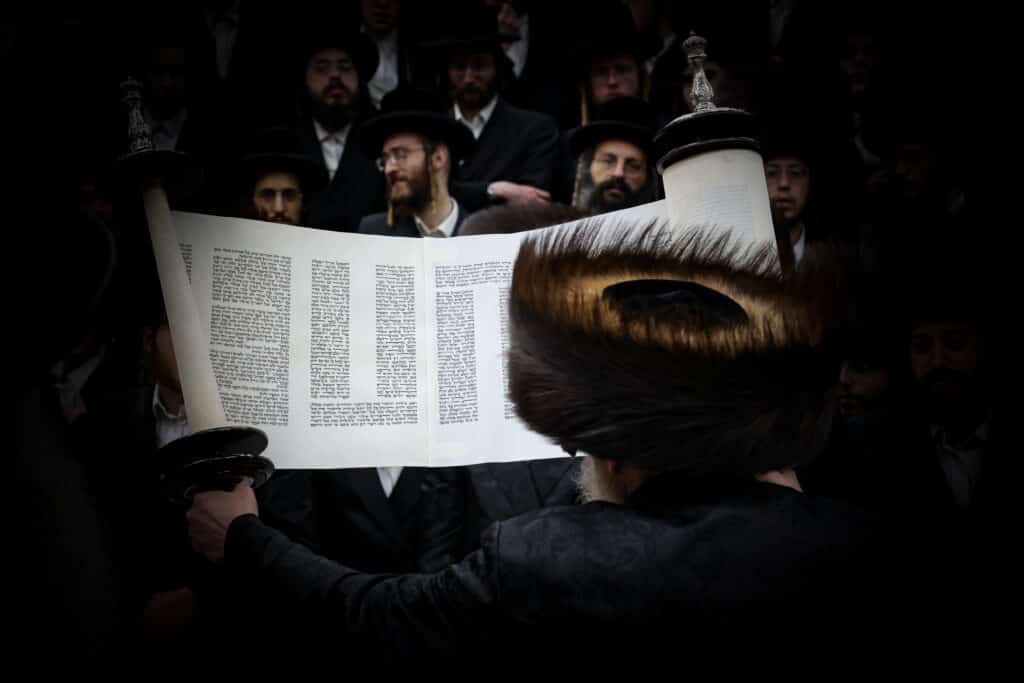 מעמד הכנסת ספר תורה להיכל בית המדרש הגדול רחמסטריווקה