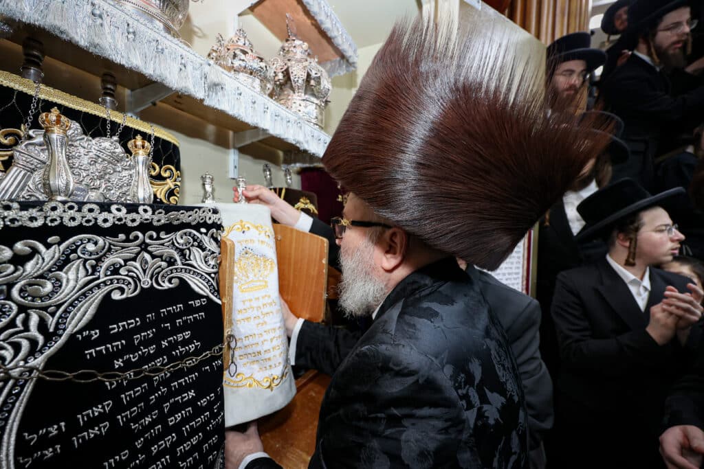 מעמד הכנסת ספר תורה להיכל בית המדרש הגדול רחמסטריווקה