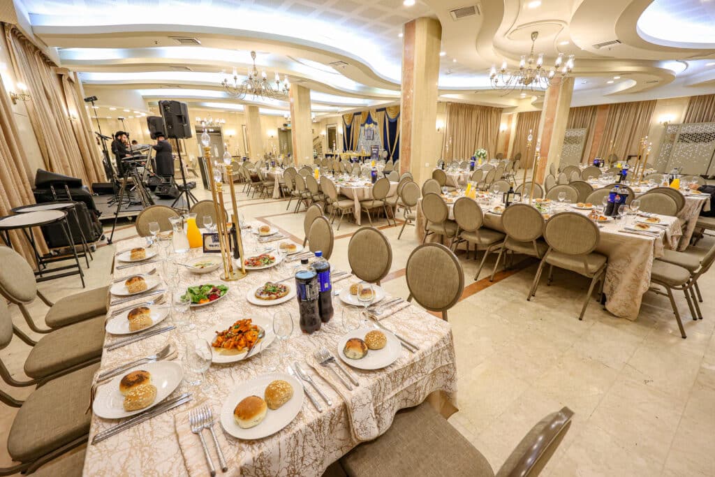 מעמד הכנסת ספר תורה להיכל בית המדרש הגדול רחמסטריווקה