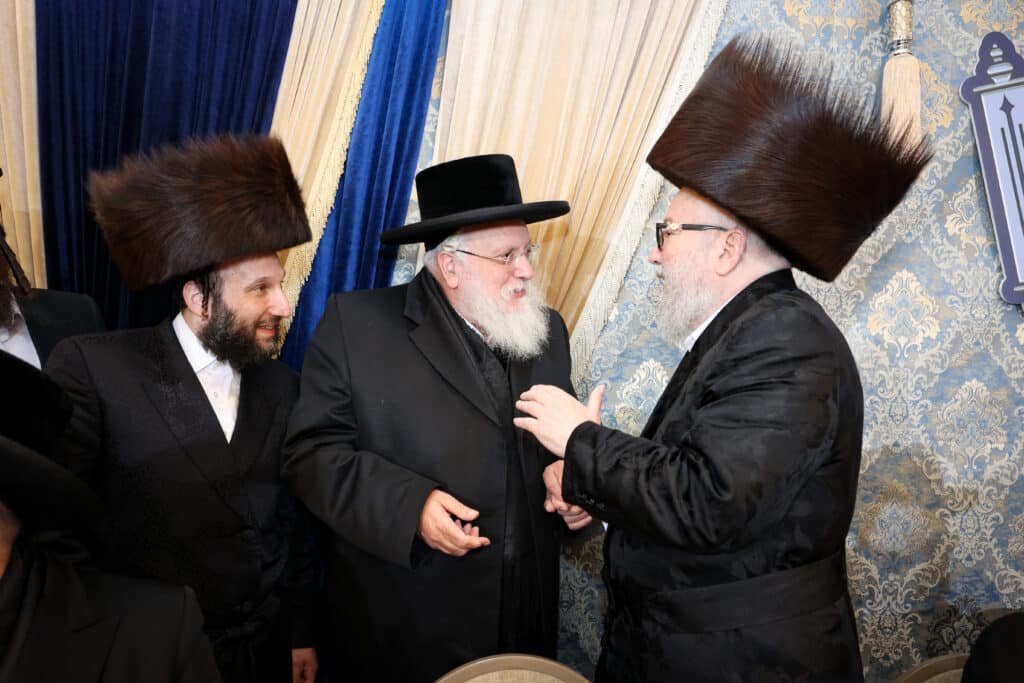 מעמד הכנסת ספר תורה להיכל בית המדרש הגדול רחמסטריווקה