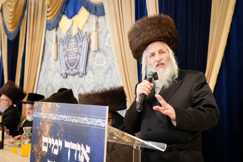 מעמד הכנסת ספר תורה להיכל בית המדרש הגדול רחמסטריווקה