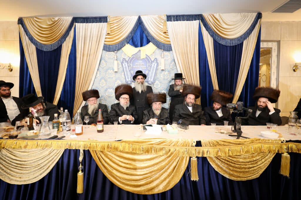 מעמד הכנסת ספר תורה להיכל בית המדרש הגדול רחמסטריווקה