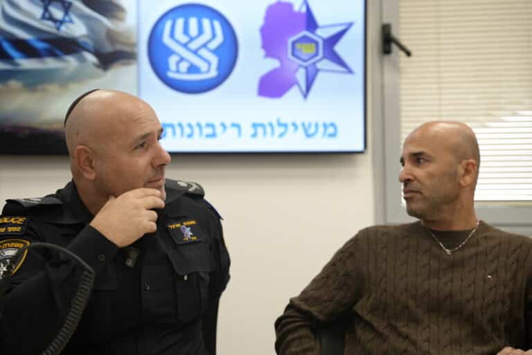 פלסטינים התחזו לישראלים וגנבו מיליונים מקופת המדינה