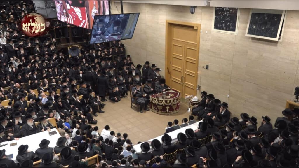 המשב"ק: המשגיח שעזב את הכנס ומנורת הענק שנחנכה