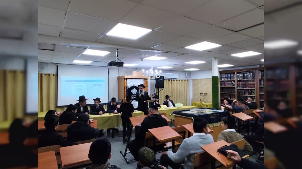 עשרות הבחורים עלו לתרץ את קושיית הבית יוסף המפורסמת