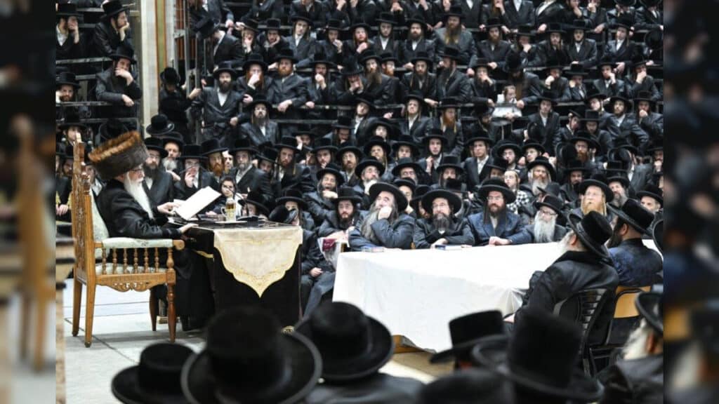 המשב"ק: המשגיח שעזב את הכנס ומנורת הענק שנחנכה