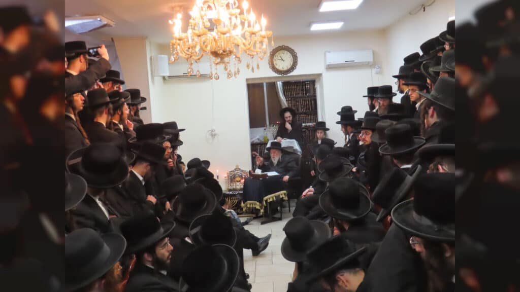 המשב"ק: המשגיח שעזב את הכנס ומנורת הענק שנחנכה