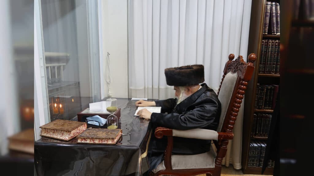 המשב"ק: המשגיח שעזב את הכנס ומנורת הענק שנחנכה