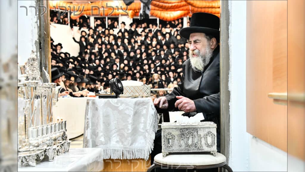 המשב"ק: המשגיח שעזב את הכנס ומנורת הענק שנחנכה