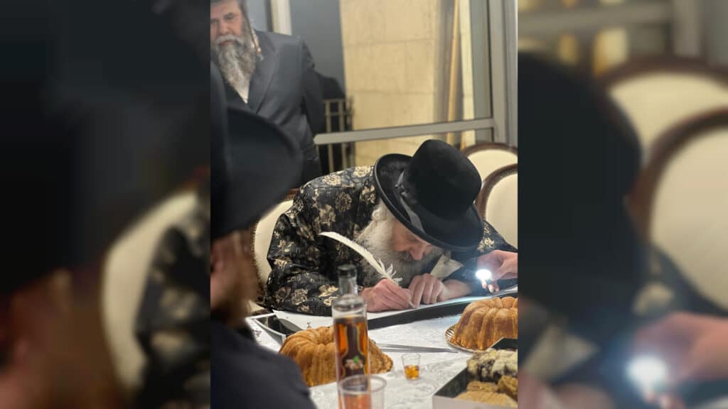 המשב"ק: המשגיח שעזב את הכנס ומנורת הענק שנחנכה