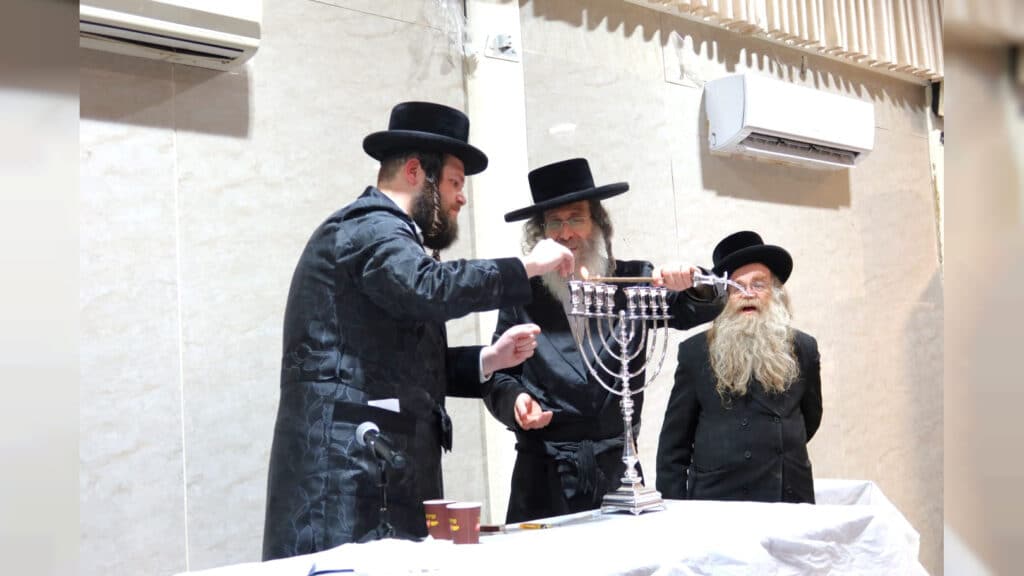 המשב"ק: המשגיח שעזב את הכנס ומנורת הענק שנחנכה