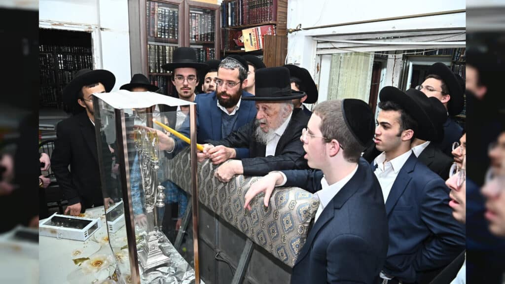 המשב"ק: המשגיח שעזב את הכנס ומנורת הענק שנחנכה