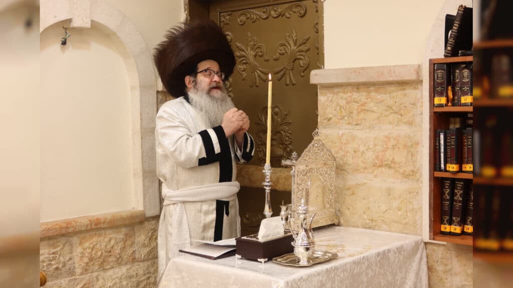 המשב"ק: המשגיח שעזב את הכנס ומנורת הענק שנחנכה