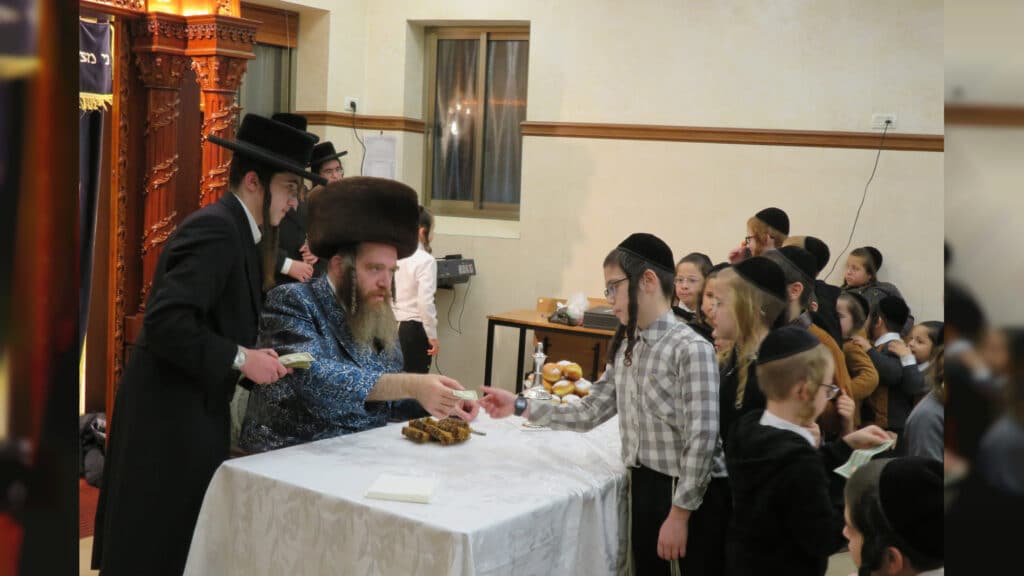 המשב"ק: המשגיח שעזב את הכנס ומנורת הענק שנחנכה