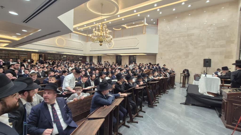 המשב"ק: המשגיח שעזב את הכנס ומנורת הענק שנחנכה