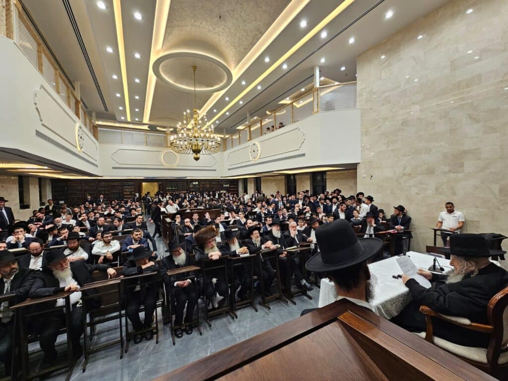 הגר"ד לנדו במעמד מיוחד בבית הכנסת משכן שמואל בפ"ת