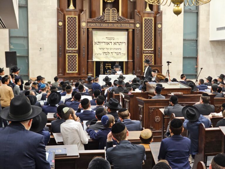 הגר"ד לנדו במעמד מיוחד בבית הכנסת משכן שמואל בפ"ת