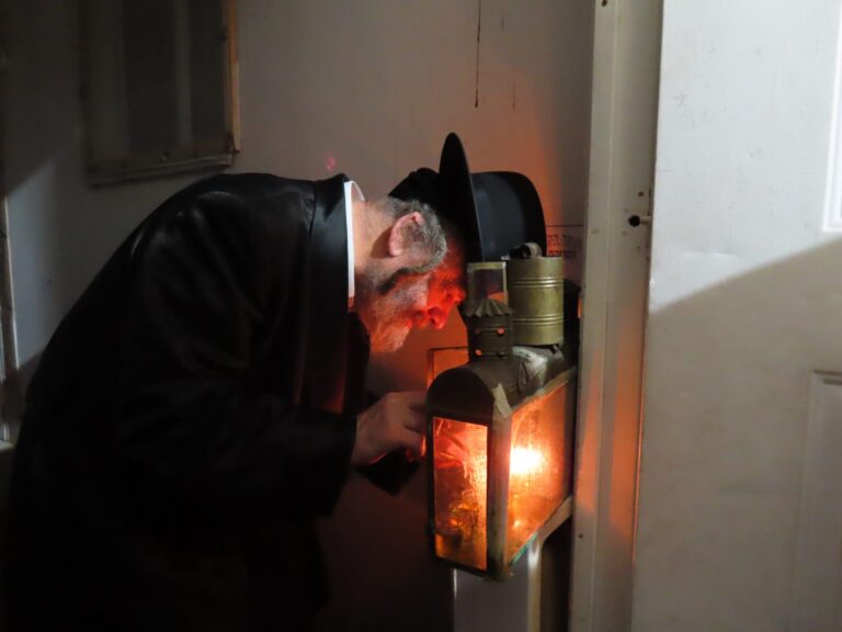 השינוי בהדלקת נרות החנוכה של הפוסק הידוע