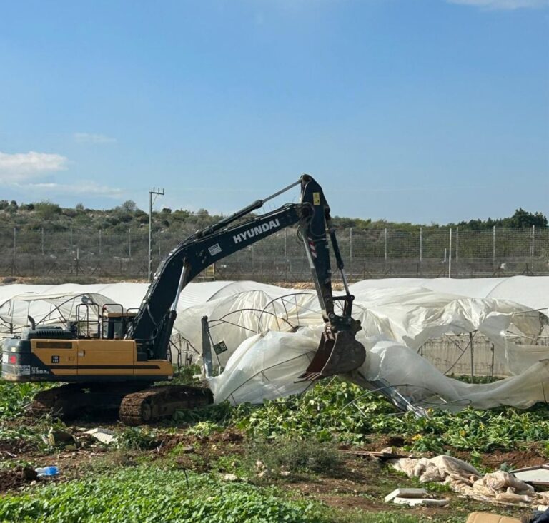 המנהל האזרחי הרס חממות פלסטיניות סמוך לקו התפר