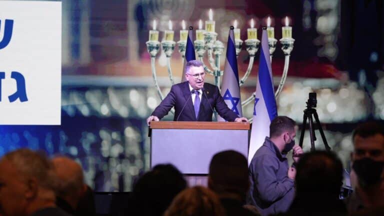 סער נגד השותפים לשעבר: "מנהיגים מקרטון – לא ראויים"