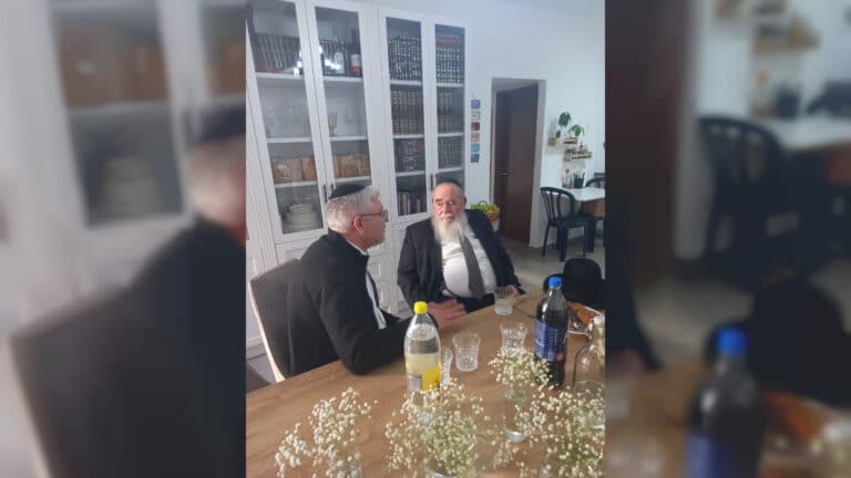 "אשריך שנתפסת": הביקור של חבר המועצת והשיחה המפתיעה