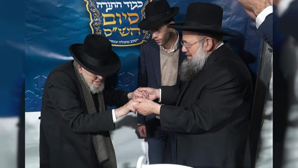 המשב"ק: המשגיח שעזב את הכנס ומנורת הענק שנחנכה