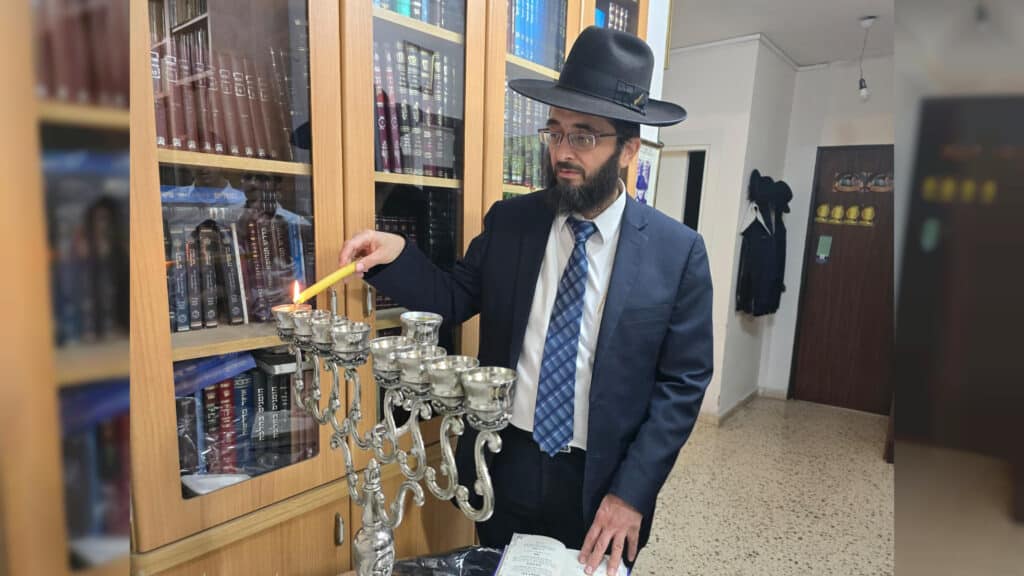 המשב"ק: המשגיח שעזב את הכנס ומנורת הענק שנחנכה