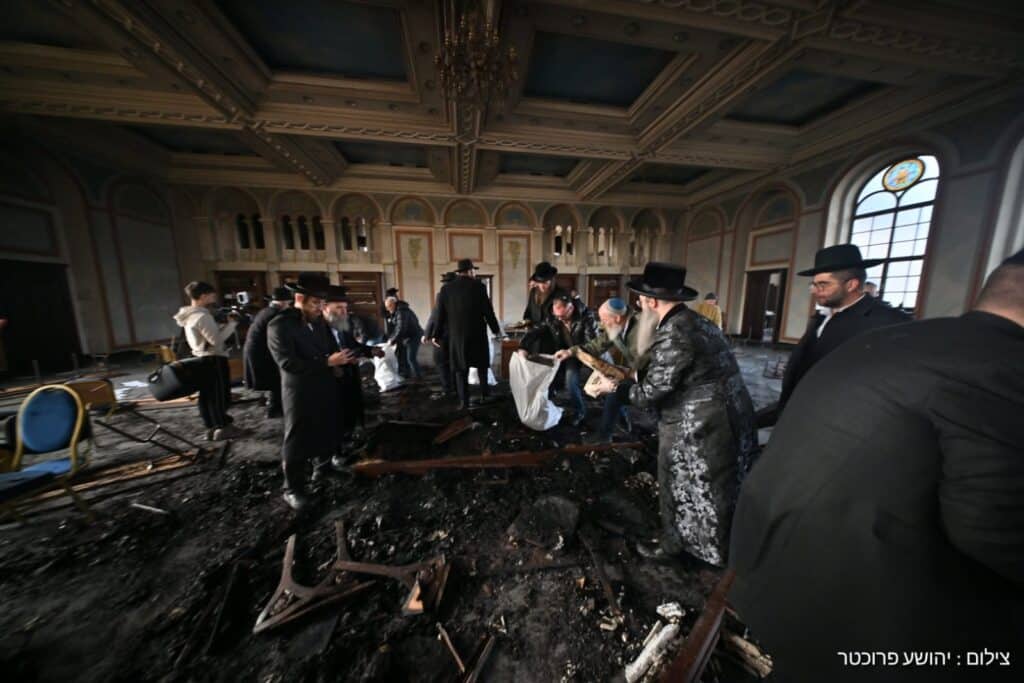 מסע החירום של האדמו"ר מסאדיגורה להצלת הקלויז שנחרב בפוגרום נורא