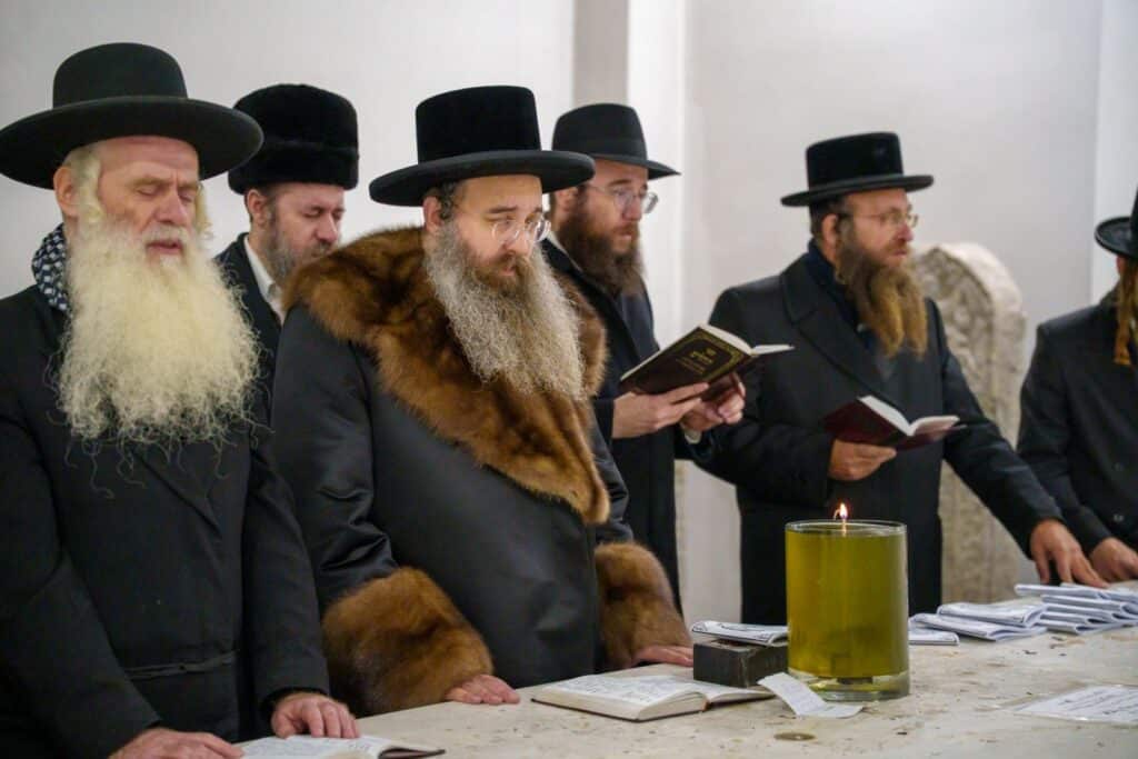 מסע החירום של האדמו"ר מסאדיגורה להצלת הקלויז שנחרב בפוגרום נורא