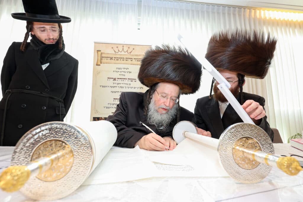 גלריה: הכנסת ספר תורה לבית המדרש סאווראן בירושלים