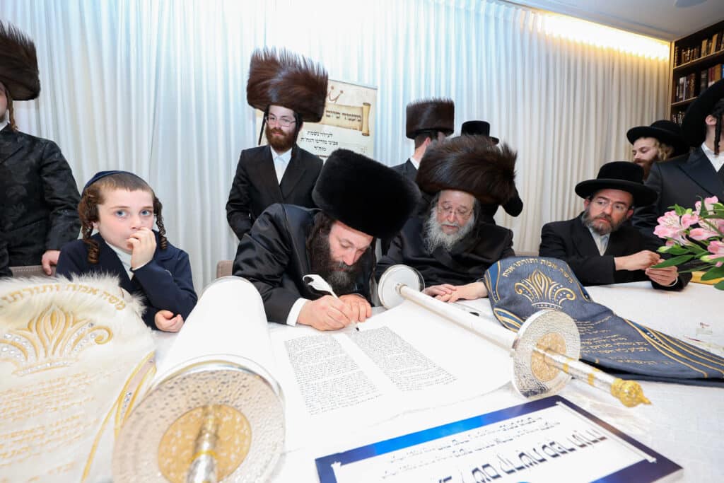 גלריה: הכנסת ספר תורה לבית המדרש סאווראן בירושלים