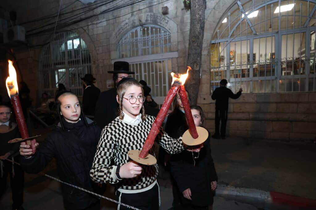 גלריה: הכנסת ספר תורה לבית המדרש סאווראן בירושלים