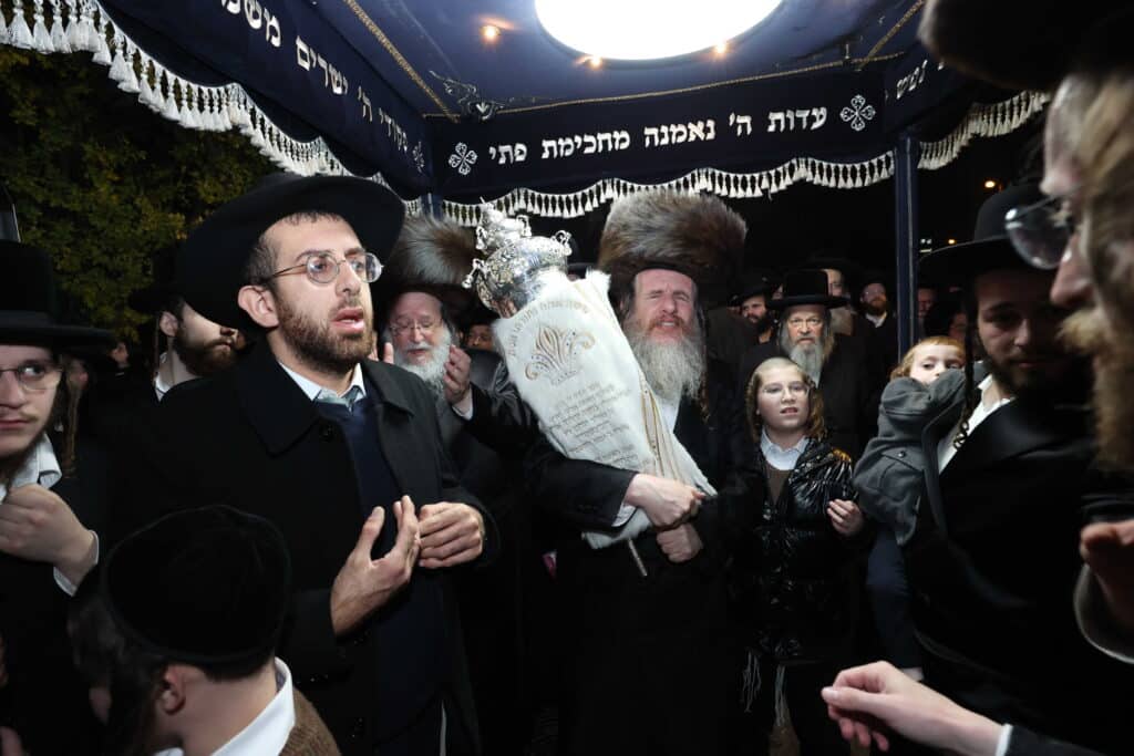 גלריה: הכנסת ספר תורה לבית המדרש סאווראן בירושלים