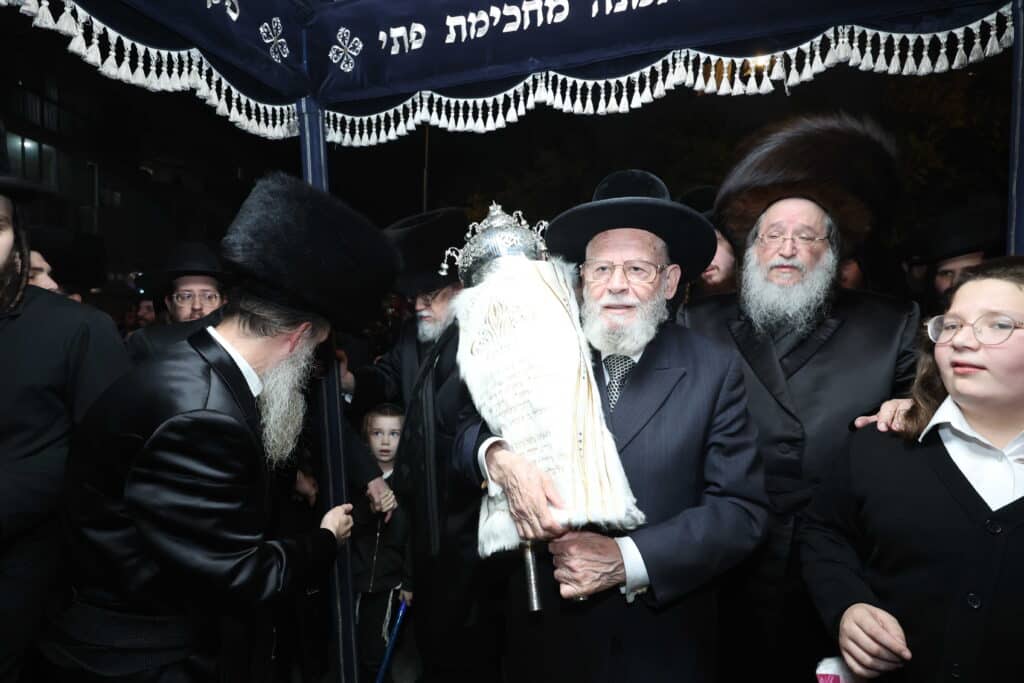 גלריה: הכנסת ספר תורה לבית המדרש סאווראן בירושלים