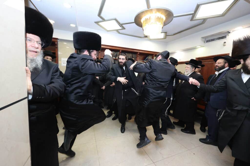 גלריה: הכנסת ספר תורה לבית המדרש סאווראן בירושלים