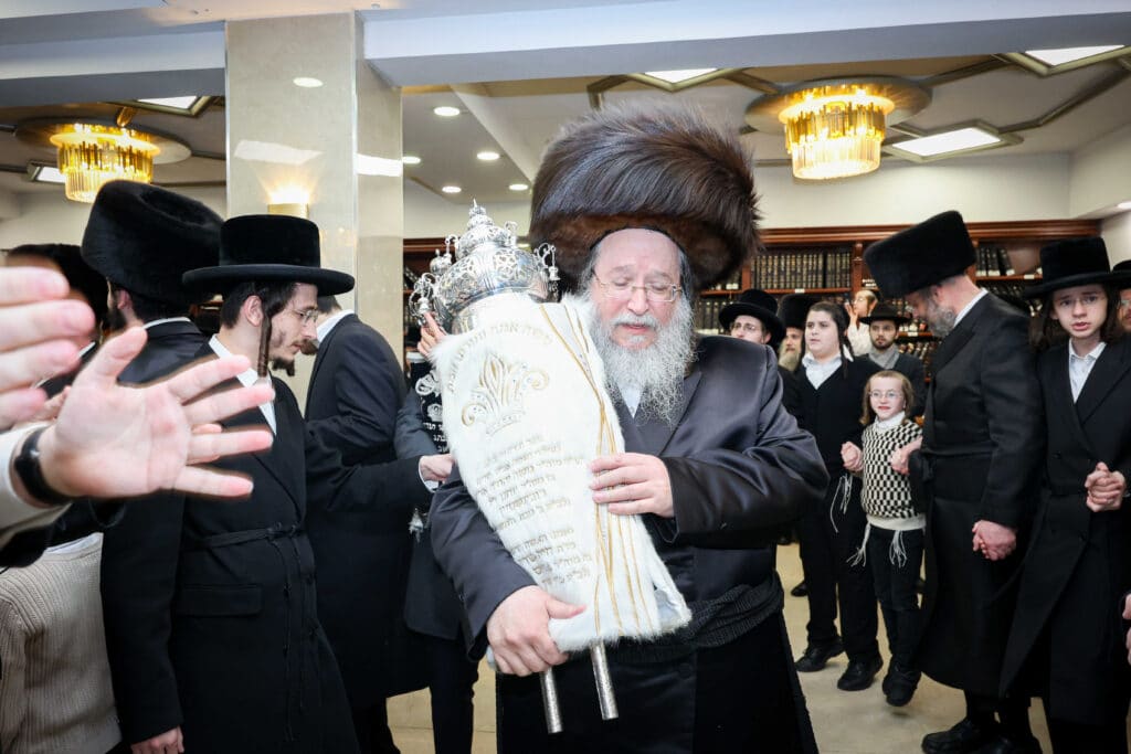 גלריה: הכנסת ספר תורה לבית המדרש סאווראן בירושלים