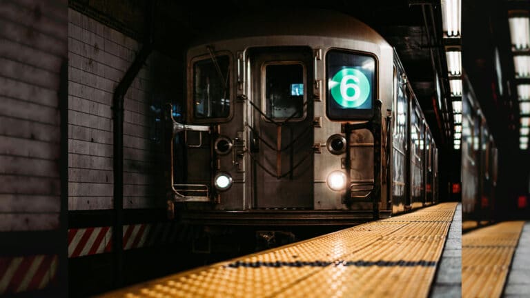 חסידי חב"ד שהיו בדרכם מאירוע חנוכה הותקפו בניו יורק